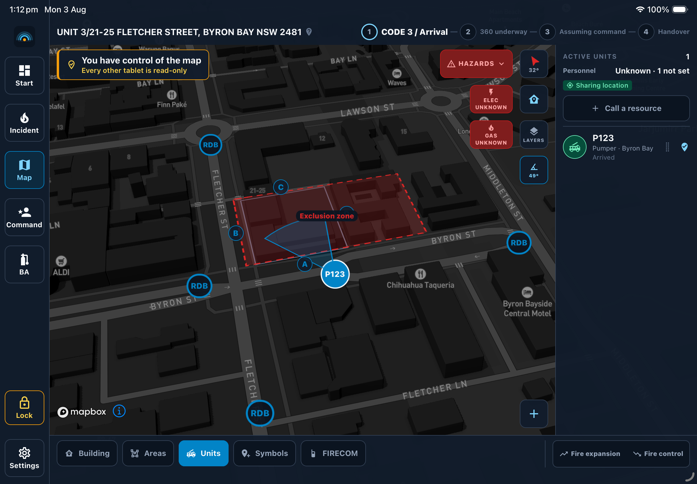 The On-Scene tactical map on a tablet, with tactical symbols, a control zone and a distance measurement drawn over an aerial view of a street.