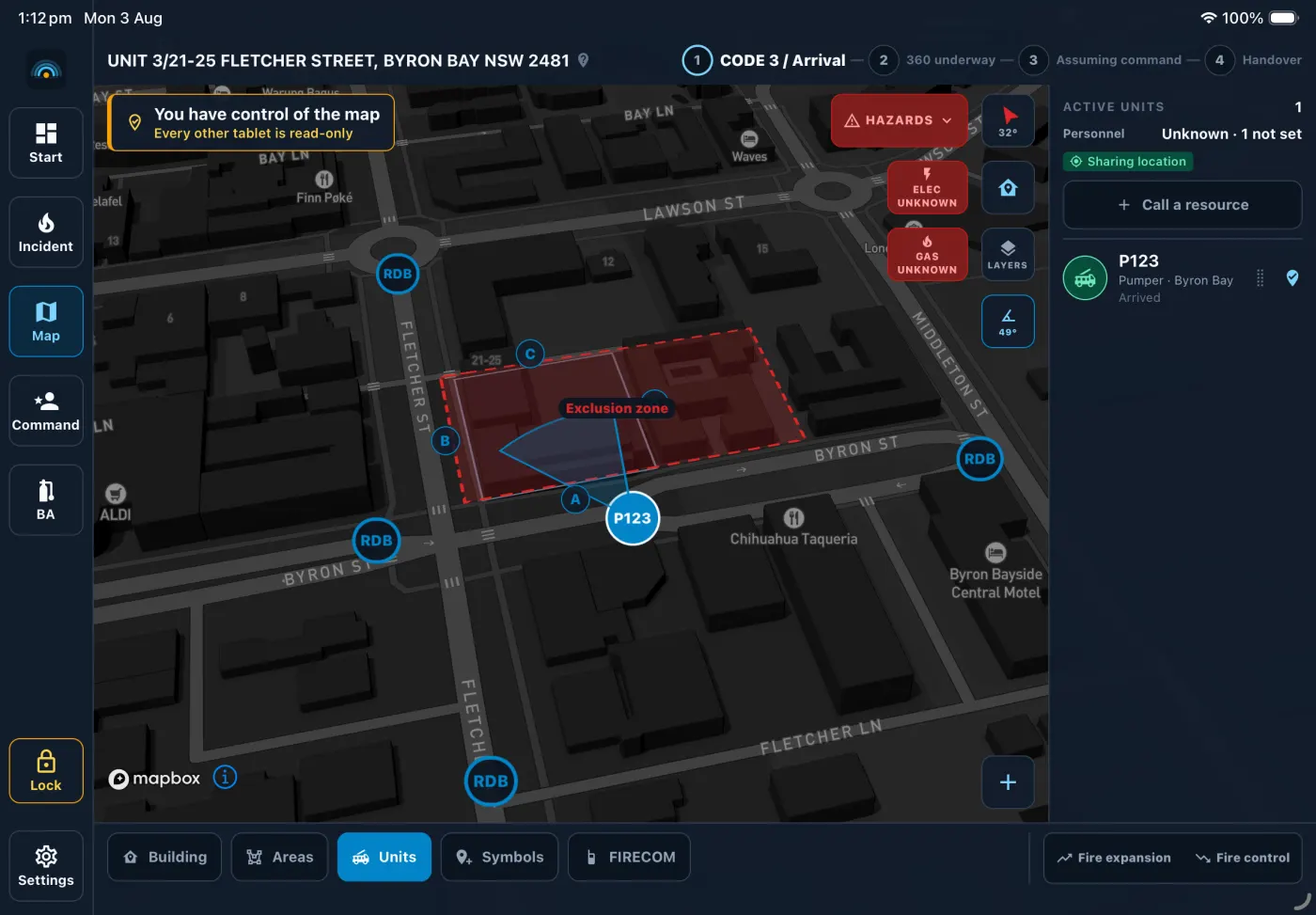 The On-Scene tactical map on a tablet, with tactical symbols, a control zone and a distance measurement drawn over an aerial view of a street.